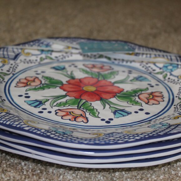 Soho Loft Dinner Plate Set of 4 Melamine Blue White Coral Pink Flower Floral NWT - Picture 6 of 7
